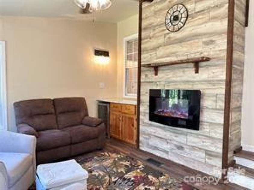 625 Wildwood Drive, Rock Hill, SC 29730.  MLS# CAR4257496, YatesRealty ID 13547. Den/Sunroom