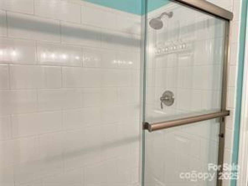 625 Wildwood Drive, Rock Hill, SC 29730.  MLS# CAR4257496, YatesRealty ID 13547. Large walk in shower
