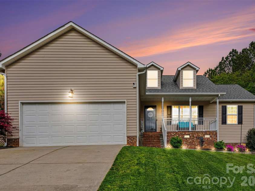 325 Eagle Creek Road, Clover, SC 29710.  MLS# CAR4369305, YatesRealty ID 13548. 