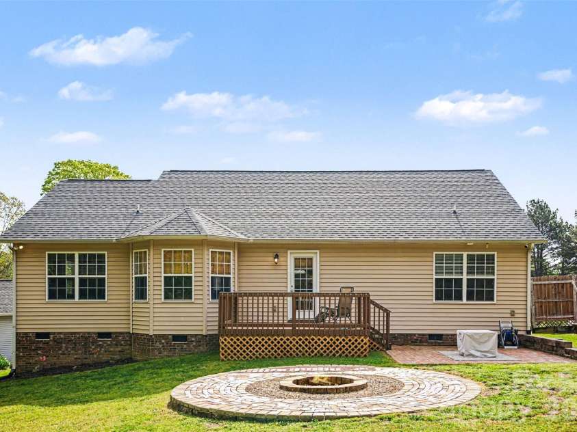 325 Eagle Creek Road, Clover, SC 29710.  MLS# CAR4369305, YatesRealty ID 13548. 