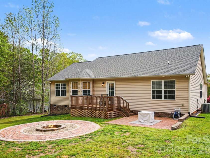 325 Eagle Creek Road, Clover, SC 29710.  MLS# CAR4369305, YatesRealty ID 13548. 