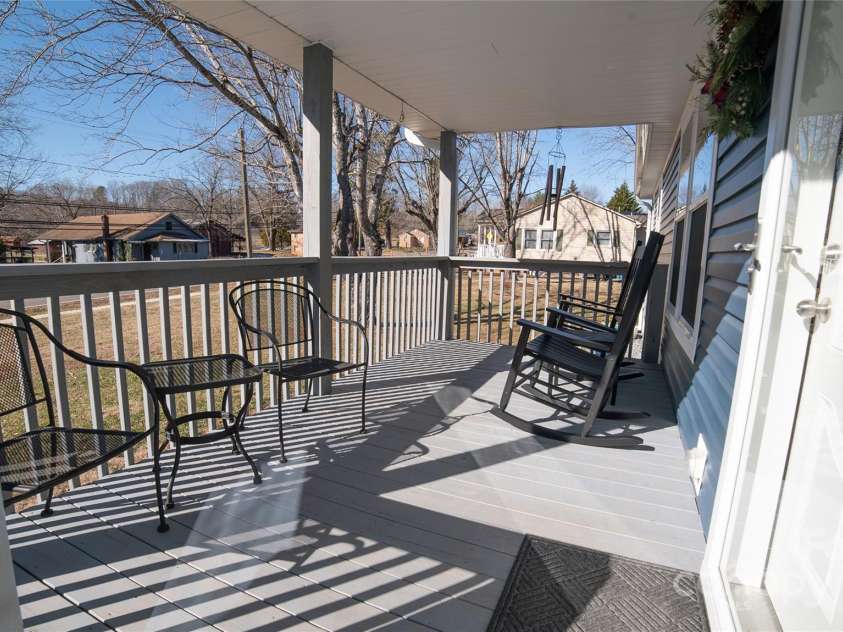 413 London Street, Morganton, NC 28655.  MLS# CAR4214460, YatesRealty ID 13548. Front Porch