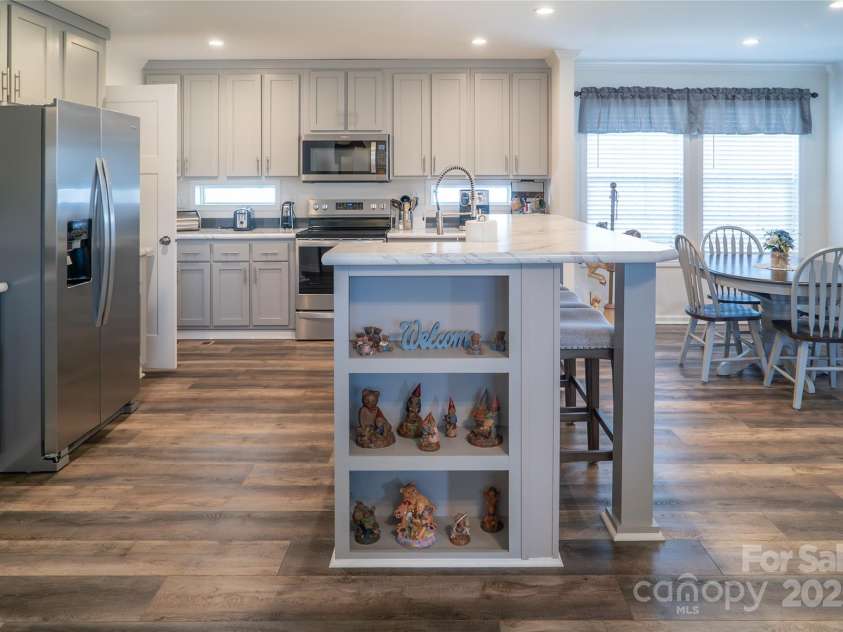 413 London Street, Morganton, NC 28655.  MLS# CAR4214460, YatesRealty ID 13548. Kitchen