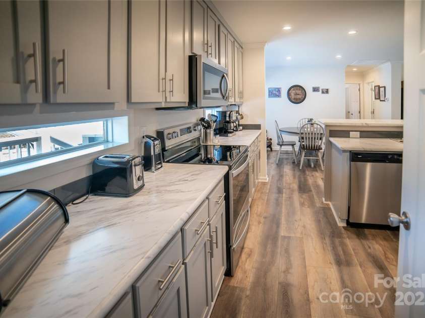 413 London Street, Morganton, NC 28655.  MLS# CAR4214460, YatesRealty ID 13548. Kitchen