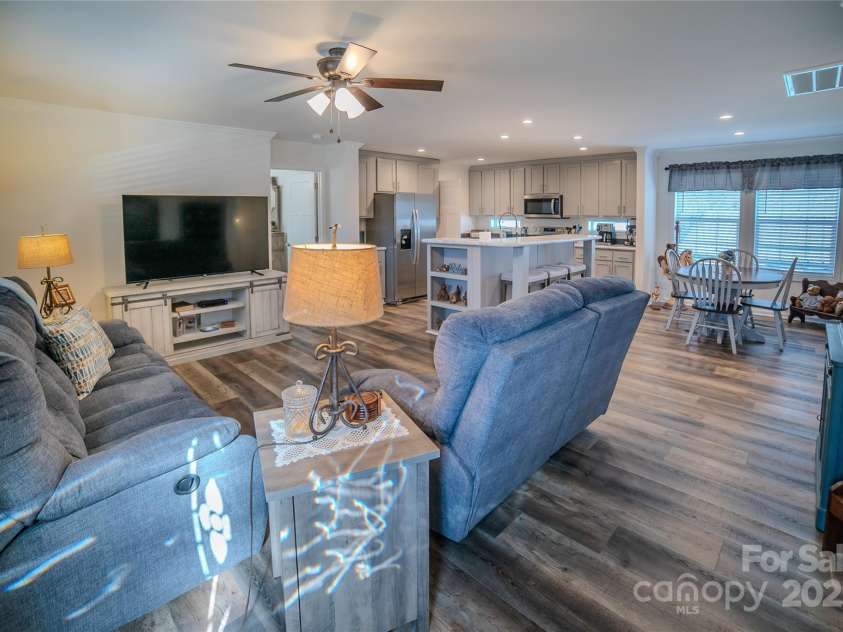 413 London Street, Morganton, NC 28655.  MLS# CAR4214460, YatesRealty ID 13548. Open Living