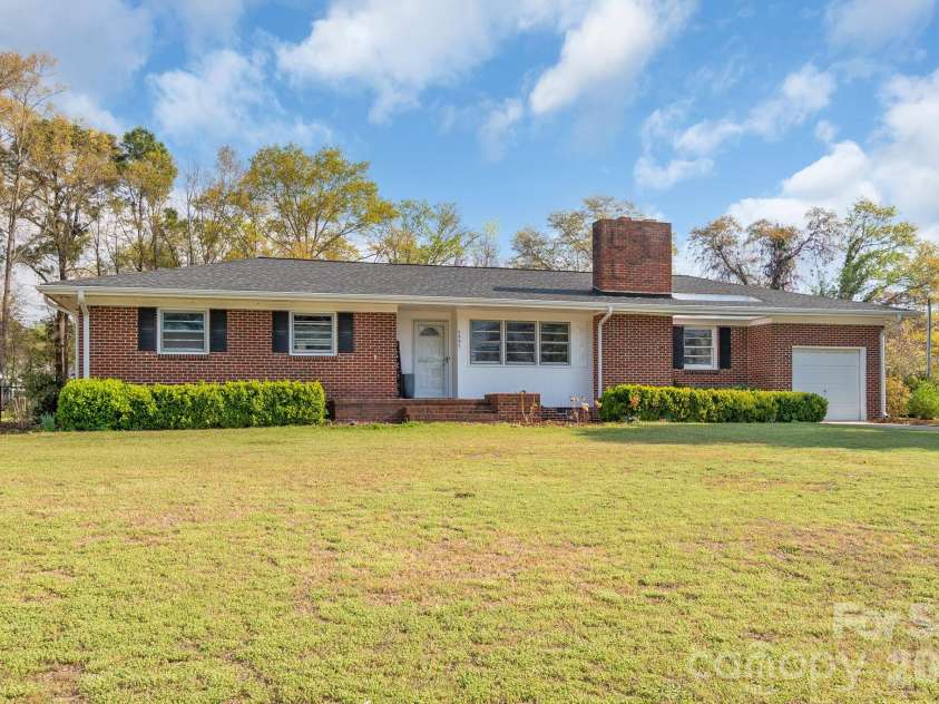 5495 Kershaw Camden Highway, Heath Springs, SC 29058.  MLS# CAR4359531, YatesRealty ID 13549. 