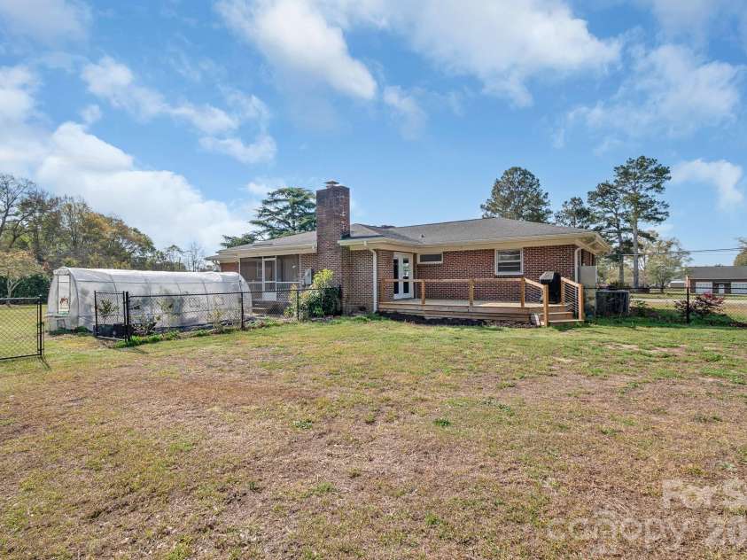 5495 Kershaw Camden Highway, Heath Springs, SC 29058.  MLS# CAR4359531, YatesRealty ID 13549. 