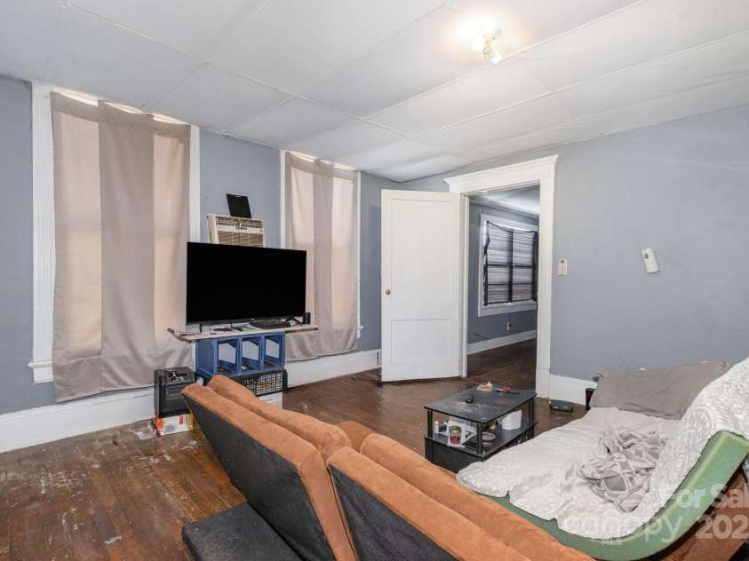 616 Mebane Street, Burlington, NC 27217.  MLS# CAR4228232, YatesRealty ID 1355. 