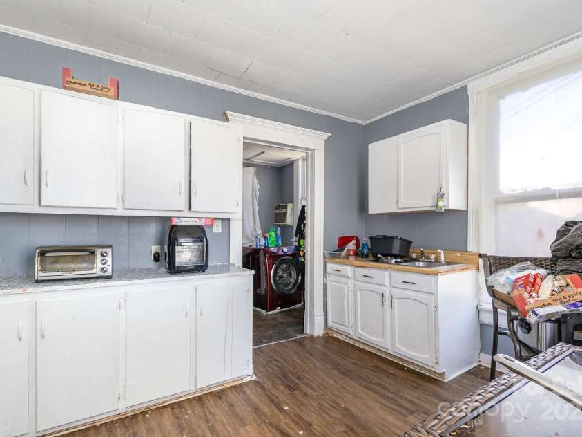 616 Mebane Street, Burlington, NC 27217.  MLS# CAR4228232, YatesRealty ID 1355. 