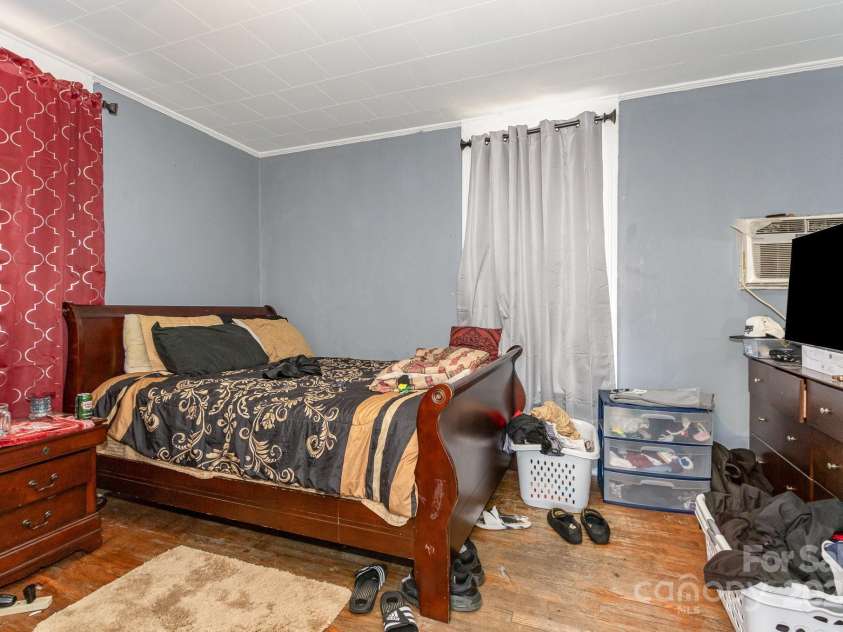 616 Mebane Street, Burlington, NC 27217.  MLS# CAR4228232, YatesRealty ID 1355. 