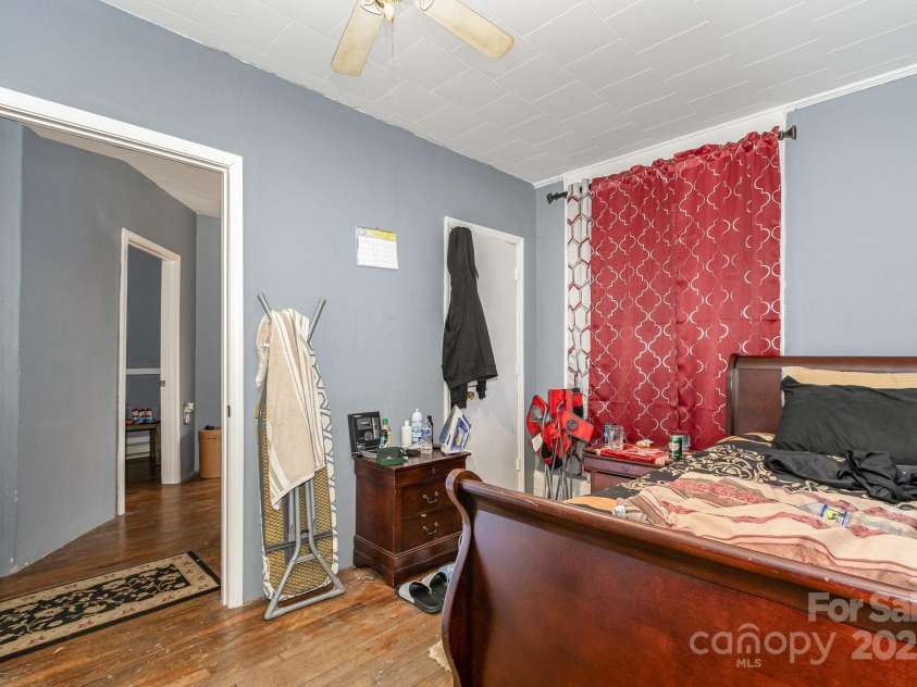616 Mebane Street, Burlington, NC 27217.  MLS# CAR4228232, YatesRealty ID 1355. 