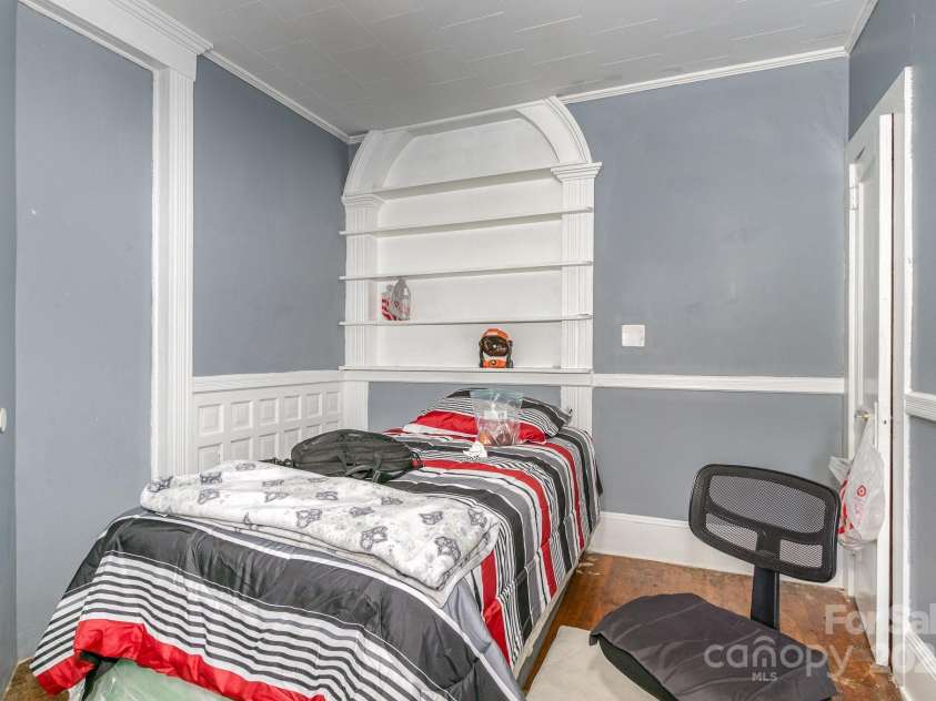 616 Mebane Street, Burlington, NC 27217.  MLS# CAR4228232, YatesRealty ID 1355. 