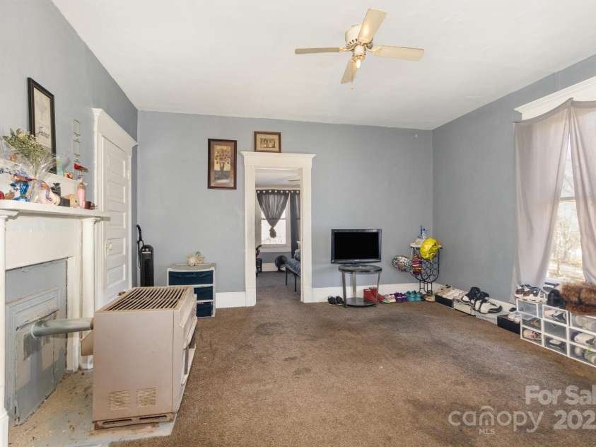 616 Mebane Street, Burlington, NC 27217.  MLS# CAR4228232, YatesRealty ID 1355. 