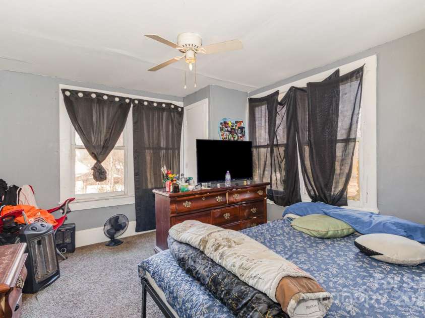 616 Mebane Street, Burlington, NC 27217.  MLS# CAR4228232, YatesRealty ID 1355. 