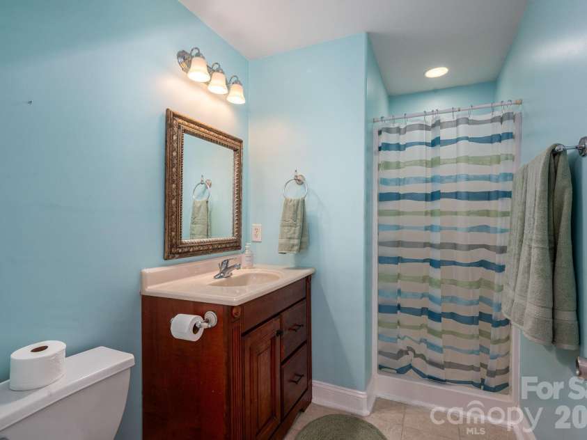 3272 Oak Ridge Circle, Lincolnton, NC 28092.  MLS# CAR4326397, YatesRealty ID 13550. 
