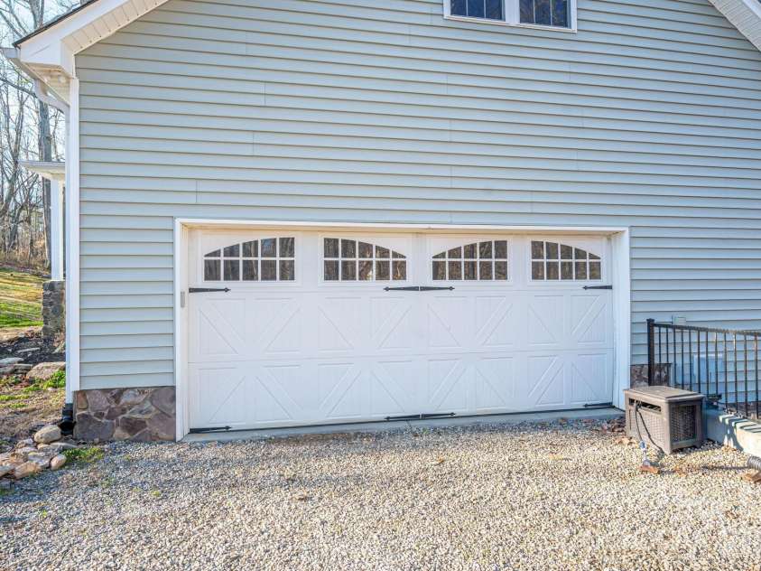 3272 Oak Ridge Circle, Lincolnton, NC 28092.  MLS# CAR4326397, YatesRealty ID 13550. 