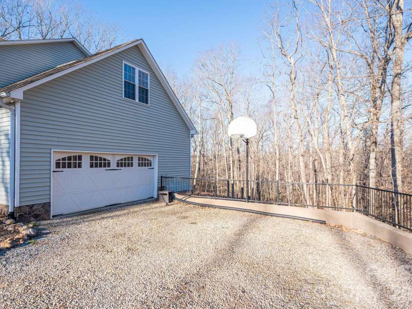 3272 Oak Ridge Circle, Lincolnton, NC 28092.  MLS# CAR4326397, YatesRealty ID 13550. 