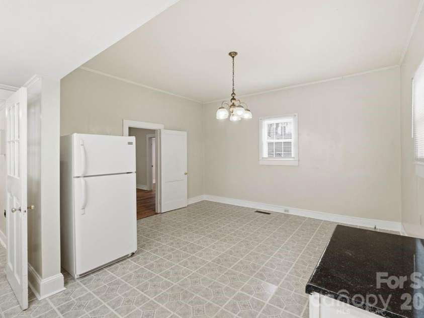 625 Main Street, Kannapolis, NC 28081.  MLS# CAR4365861, YatesRealty ID 13552. Kitchen
