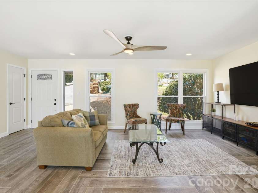 19011 Kailua Circle, Tega Cay, SC 29708.  MLS# CAR4367824, YatesRealty ID 13553. 