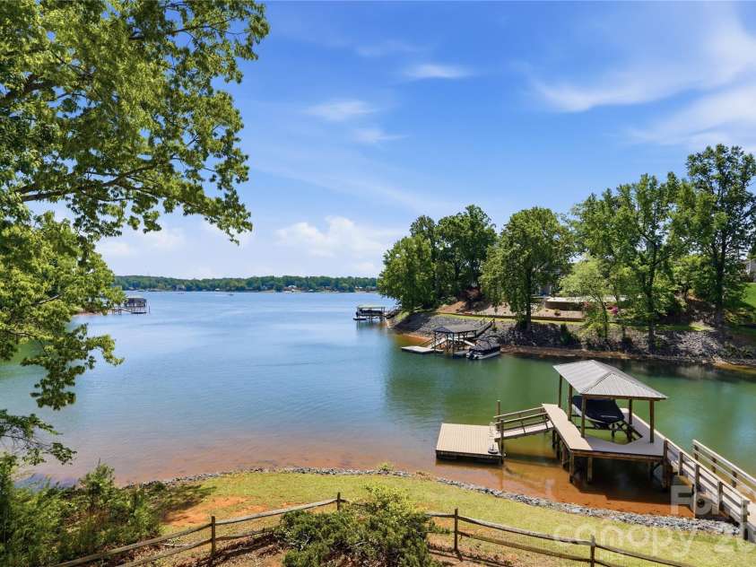 19011 Kailua Circle, Tega Cay, SC 29708.  MLS# CAR4367824, YatesRealty ID 13553. 