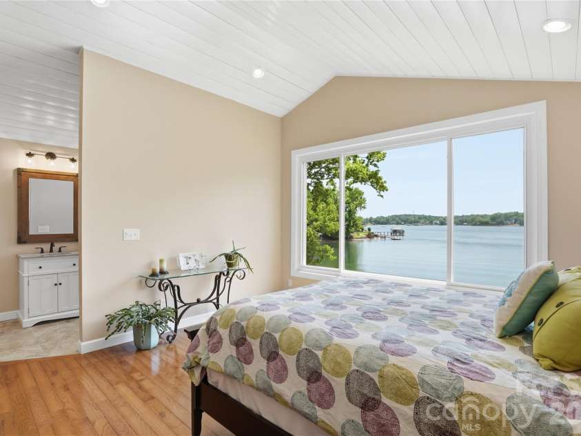 19011 Kailua Circle, Tega Cay, SC 29708.  MLS# CAR4367824, YatesRealty ID 13553. 