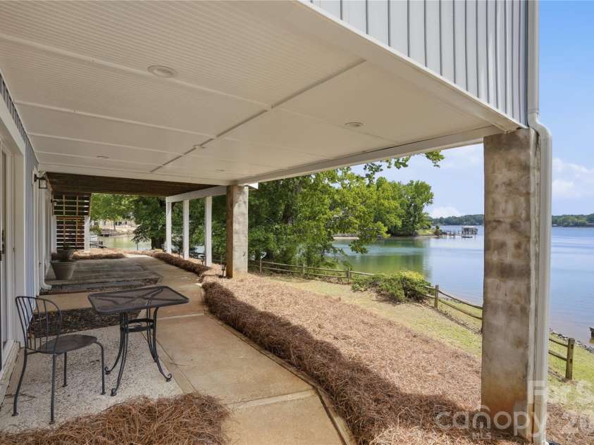 19011 Kailua Circle, Tega Cay, SC 29708.  MLS# CAR4367824, YatesRealty ID 13553. 