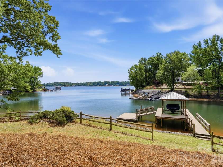 19011 Kailua Circle, Tega Cay, SC 29708.  MLS# CAR4367824, YatesRealty ID 13553. 