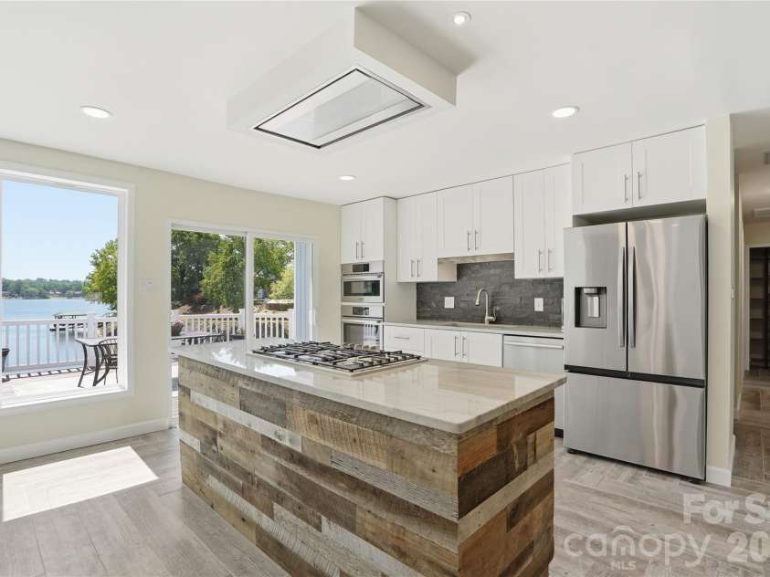 19011 Kailua Circle, Tega Cay, SC 29708.  MLS# CAR4367824, YatesRealty ID 13553. Gourmet kitchen with center island, gas cooktop, Bosch convection oven and microwave, and plenty cabinetry 