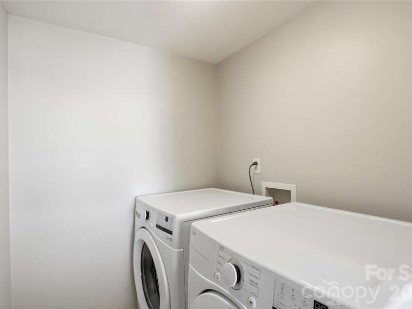 19011 Kailua Circle, Tega Cay, SC 29708.  MLS# CAR4367824, YatesRealty ID 13553. Laundry room