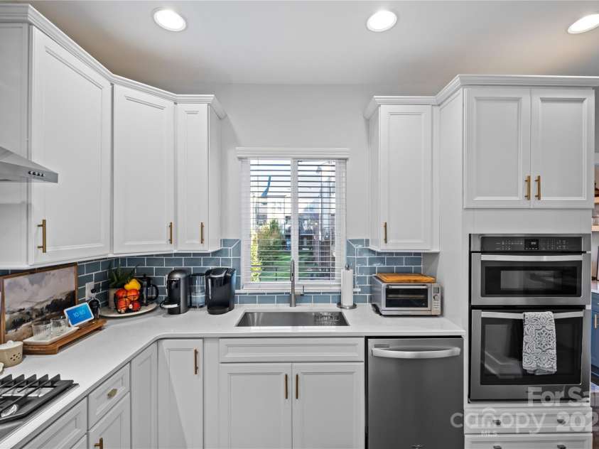 2863 Grand Union Way, Charlotte, NC 28209.  MLS# CAR4255698, YatesRealty ID 13555. 