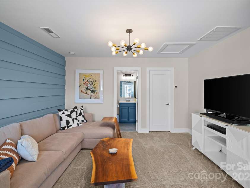 2863 Grand Union Way, Charlotte, NC 28209.  MLS# CAR4255698, YatesRealty ID 13555. 