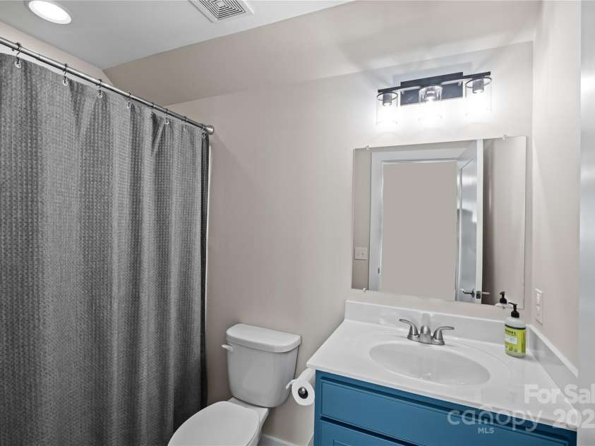 2863 Grand Union Way, Charlotte, NC 28209.  MLS# CAR4255698, YatesRealty ID 13555. 