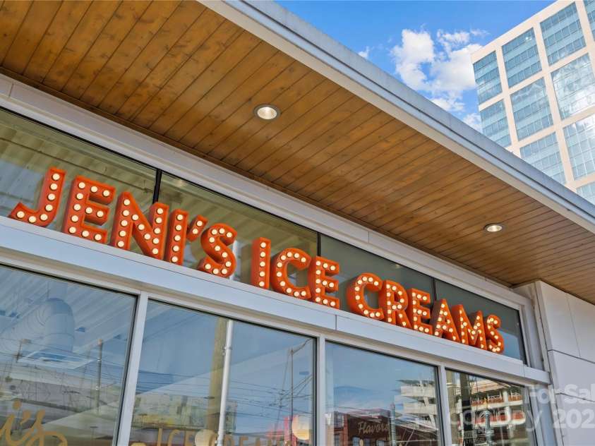 2863 Grand Union Way, Charlotte, NC 28209.  MLS# CAR4255698, YatesRealty ID 13555. 