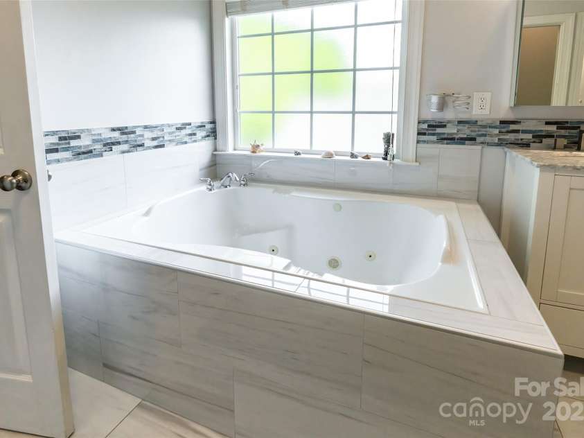 8428 Westmoreland Lake Drive, Cornelius, NC 28031.  MLS# CAR4248143, YatesRealty ID 13556. 