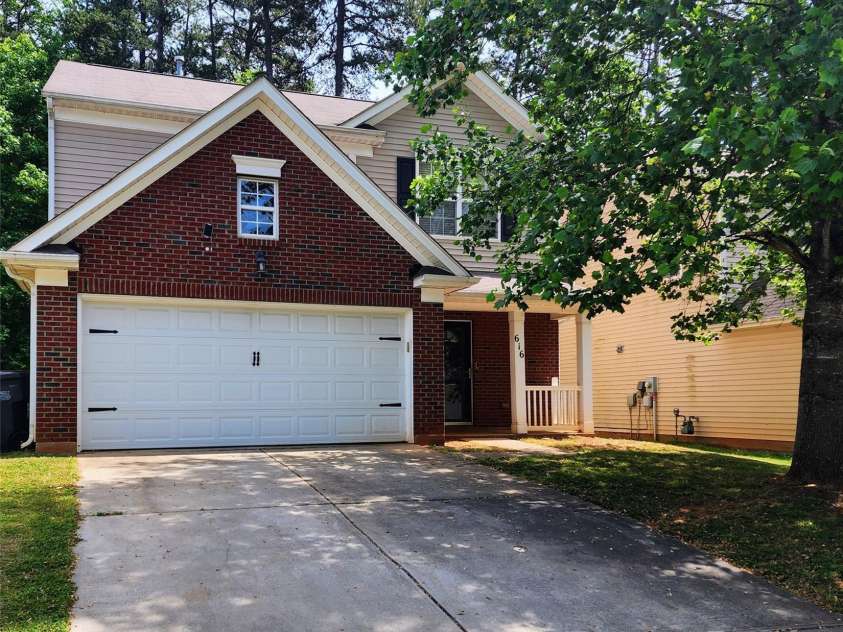 616 Mountain Quail Drive, Charlotte, NC 28216.  MLS# CAR4247404, YatesRealty ID 13557. 