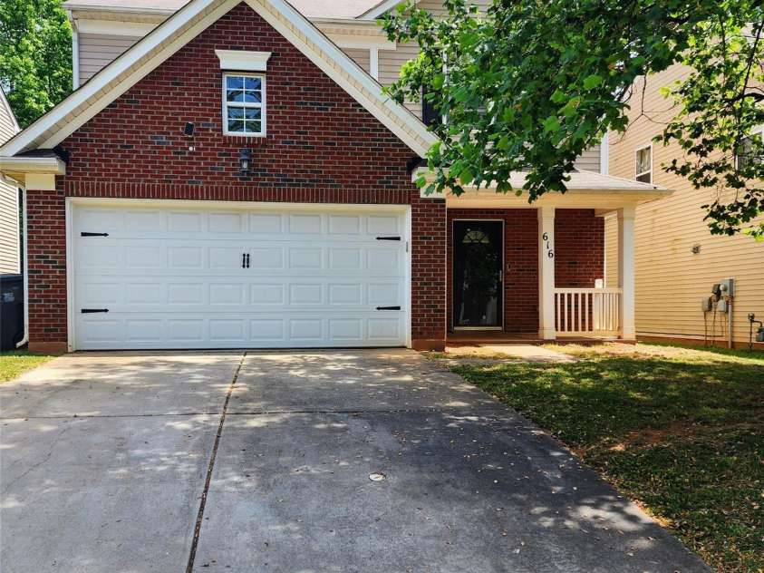616 Mountain Quail Drive, Charlotte, NC 28216.  MLS# CAR4247404, YatesRealty ID 13557. 