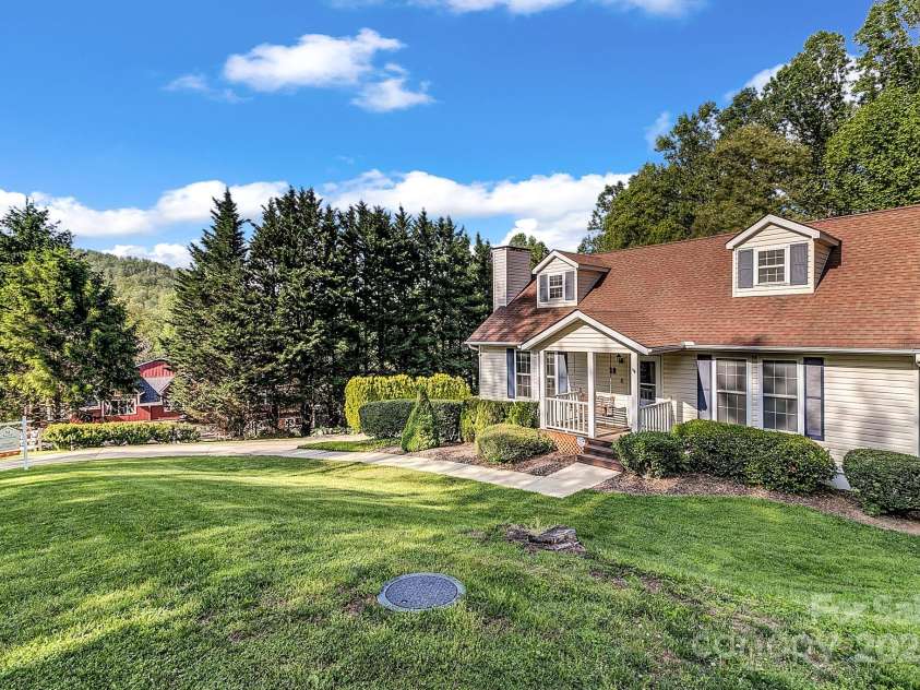 18 Surrey Run, Asheville, NC 28803.  MLS# CAR4250813, YatesRealty ID 13558. 