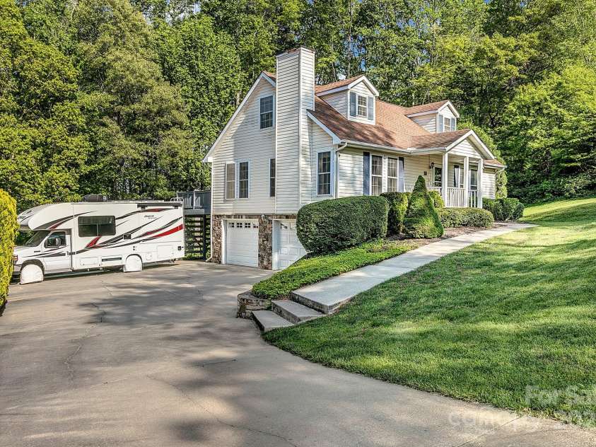 18 Surrey Run, Asheville, NC 28803.  MLS# CAR4250813, YatesRealty ID 13558. 