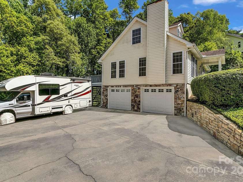 18 Surrey Run, Asheville, NC 28803.  MLS# CAR4250813, YatesRealty ID 13558. 