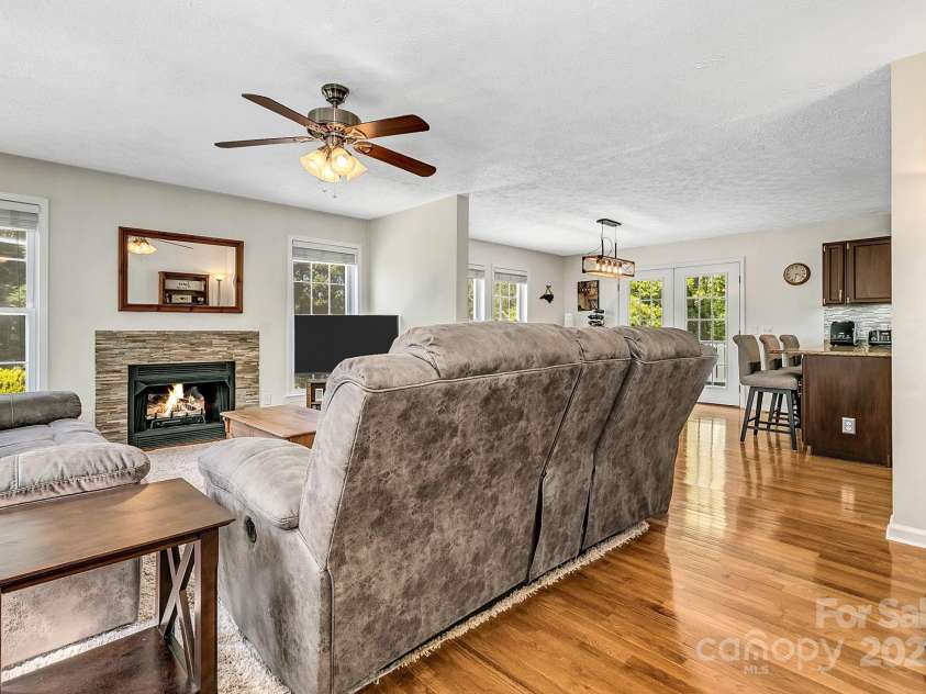 18 Surrey Run, Asheville, NC 28803.  MLS# CAR4250813, YatesRealty ID 13558. 