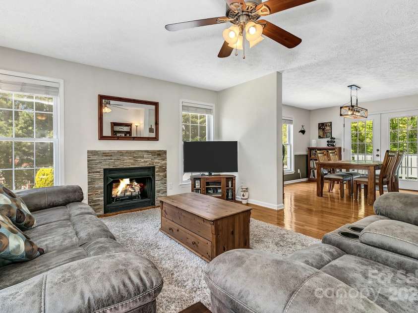 18 Surrey Run, Asheville, NC 28803.  MLS# CAR4250813, YatesRealty ID 13558. 