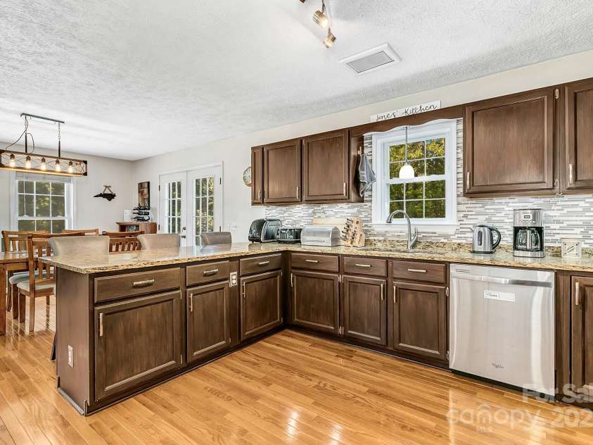 18 Surrey Run, Asheville, NC 28803.  MLS# CAR4250813, YatesRealty ID 13558. 