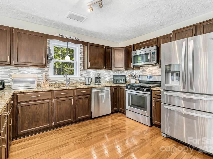 18 Surrey Run, Asheville, NC 28803.  MLS# CAR4250813, YatesRealty ID 13558. 