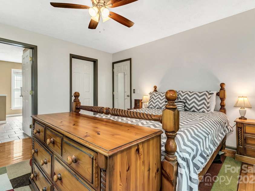 18 Surrey Run, Asheville, NC 28803.  MLS# CAR4250813, YatesRealty ID 13558. 