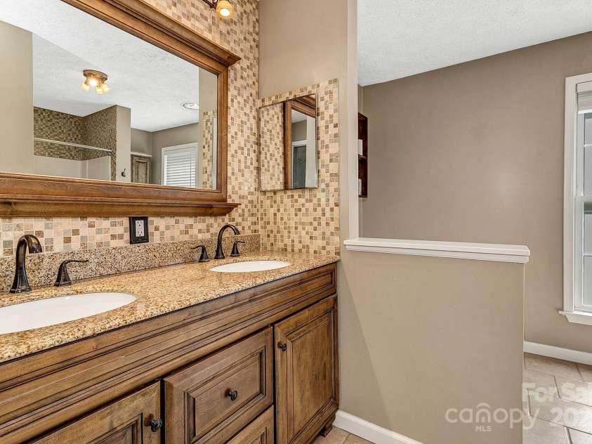 18 Surrey Run, Asheville, NC 28803.  MLS# CAR4250813, YatesRealty ID 13558. 