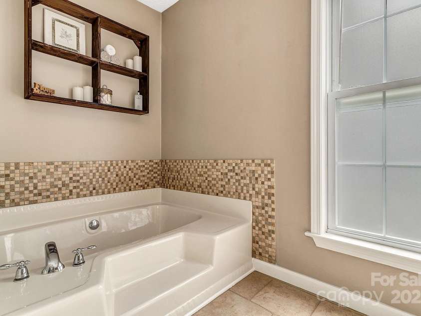 18 Surrey Run, Asheville, NC 28803.  MLS# CAR4250813, YatesRealty ID 13558. 