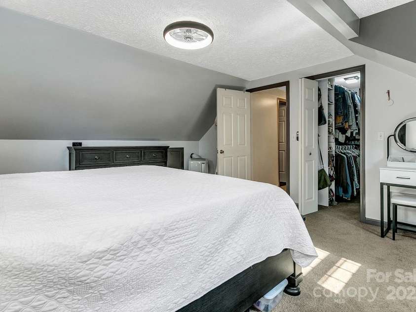 18 Surrey Run, Asheville, NC 28803.  MLS# CAR4250813, YatesRealty ID 13558. 