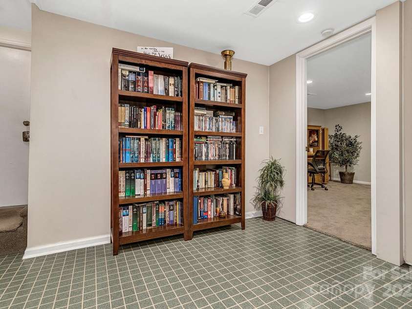 18 Surrey Run, Asheville, NC 28803.  MLS# CAR4250813, YatesRealty ID 13558. 