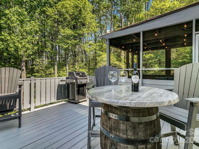 18 Surrey Run, Asheville, NC 28803.  MLS# CAR4250813, YatesRealty ID 13558. 