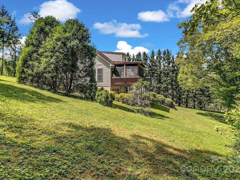 18 Surrey Run, Asheville, NC 28803.  MLS# CAR4250813, YatesRealty ID 13558. 